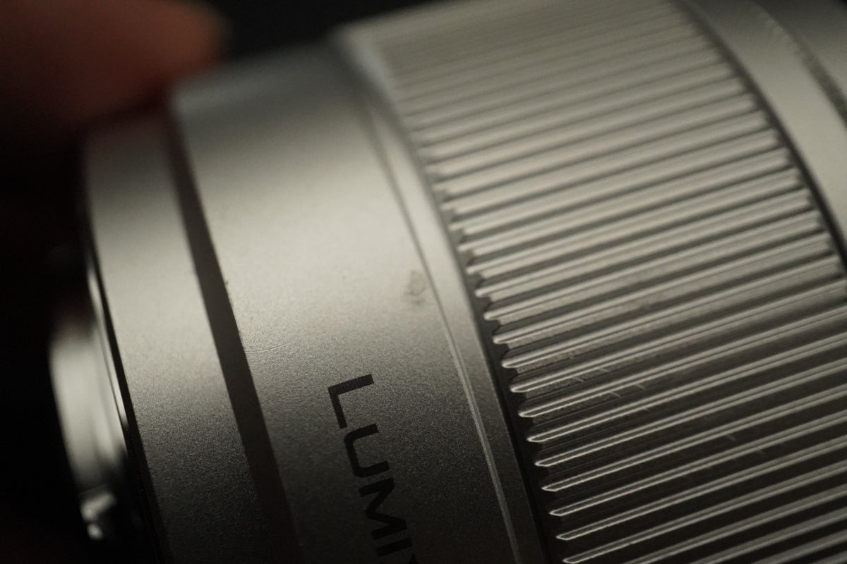 Objectif Panasonic LUMIX DC-GF9 Orange 32 mm + 25 mm f/1.7 Anglais OK !! #11587