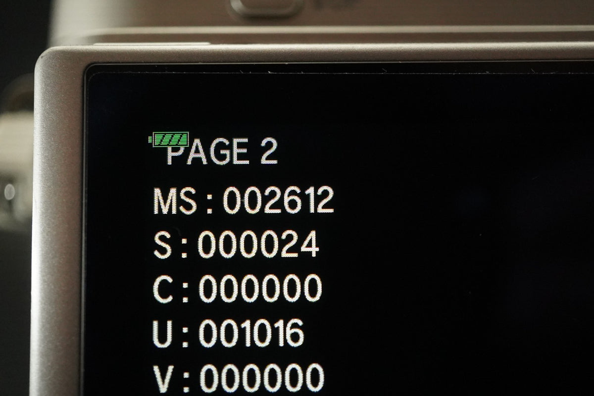OLYMPUS PEN E-PL9 16.1MP Digital Camera w/ 2 Lens White -2612 cuts- #11891