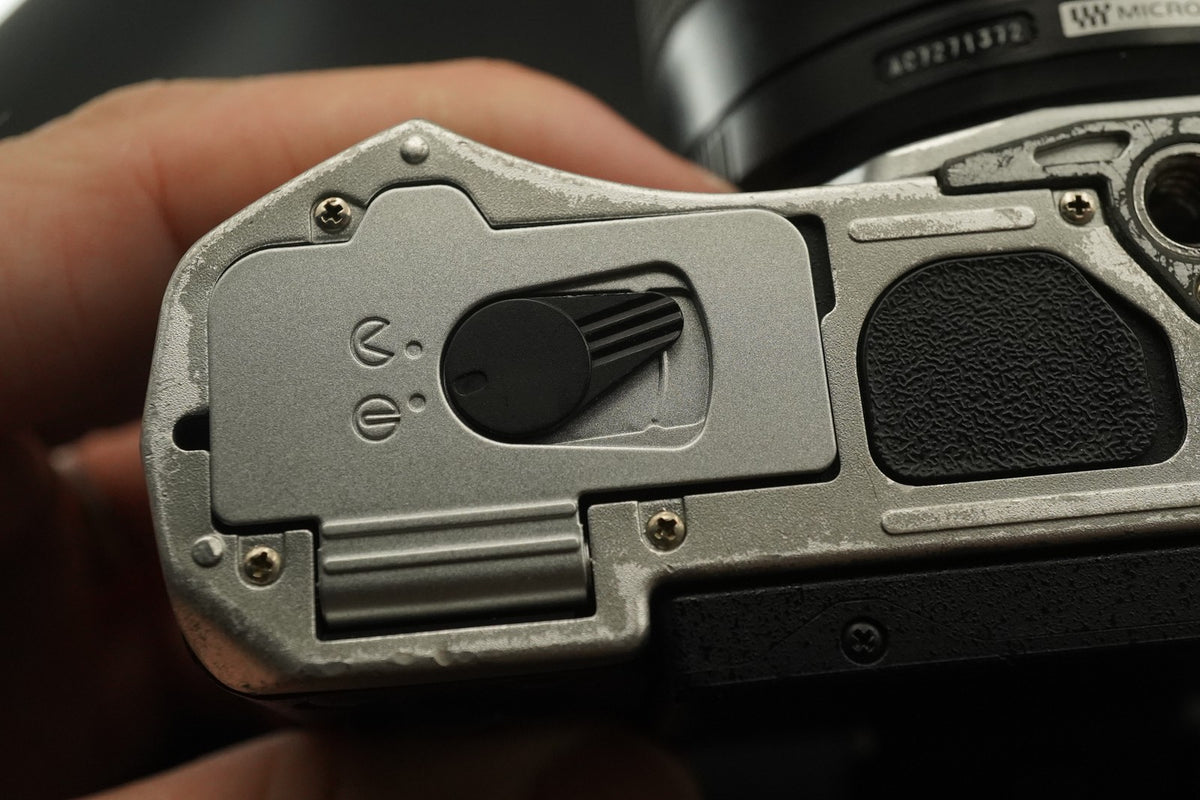Olympus OM-D E-M5 Mark II w/ M.ZUIKO 14-150 Lens Silver -2474 cuts- #11473