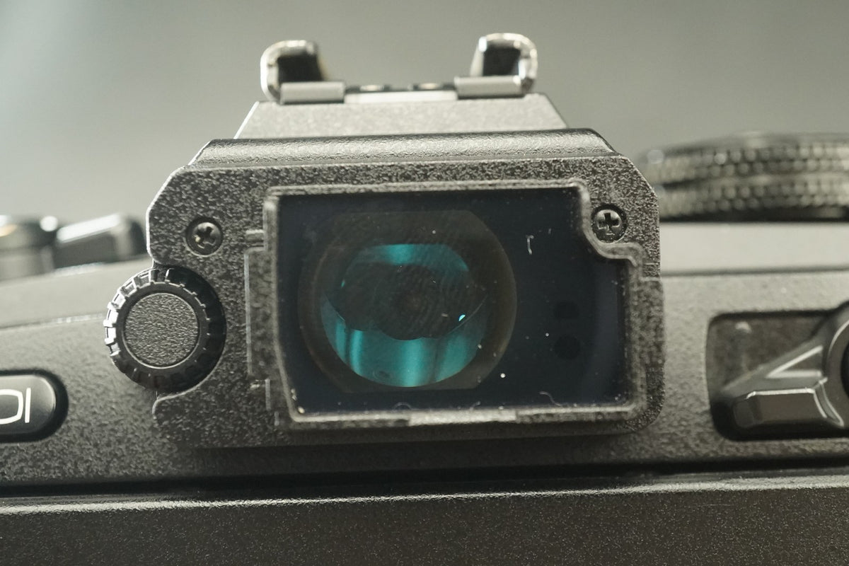 Olympus OM-D E-M1 Mark II Digital Camera Black Body -51752 cuts- #11844