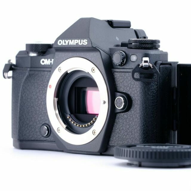 Olympus OM-D E-M5 Mark II w/ M.ZUIKO 14-150 Lens Silver -10789 cuts- #11765