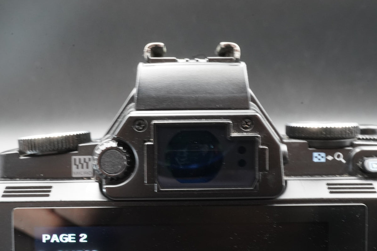 Olympus E-M5 Mirrorless Digital Camera w/ 2 Lenses Black #11114
