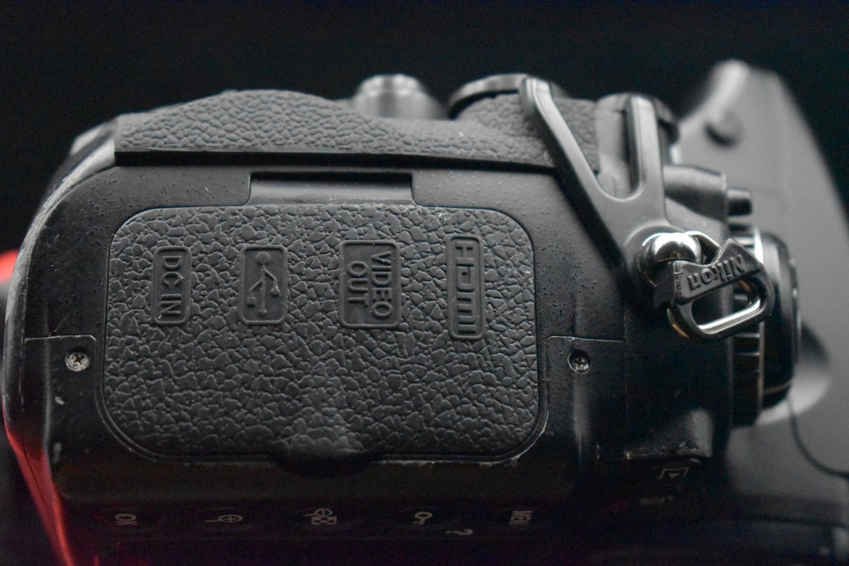 [US Duty Paid] Nikon D700 12.1 MP DSLR Digital Video Camera Used 9201