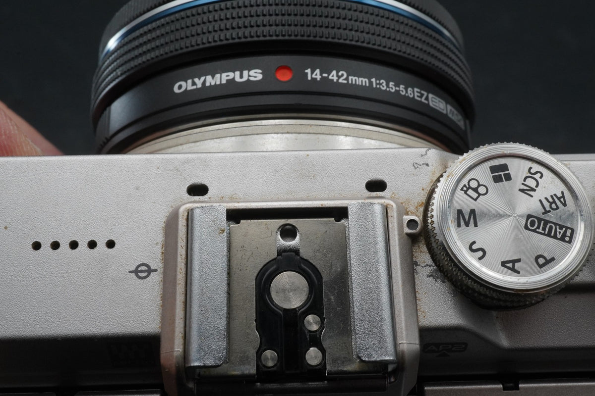 Olympus E-PL8 Brown w/ 2 lenses Digital Mirrorless Camera -5319 cuts- #11029