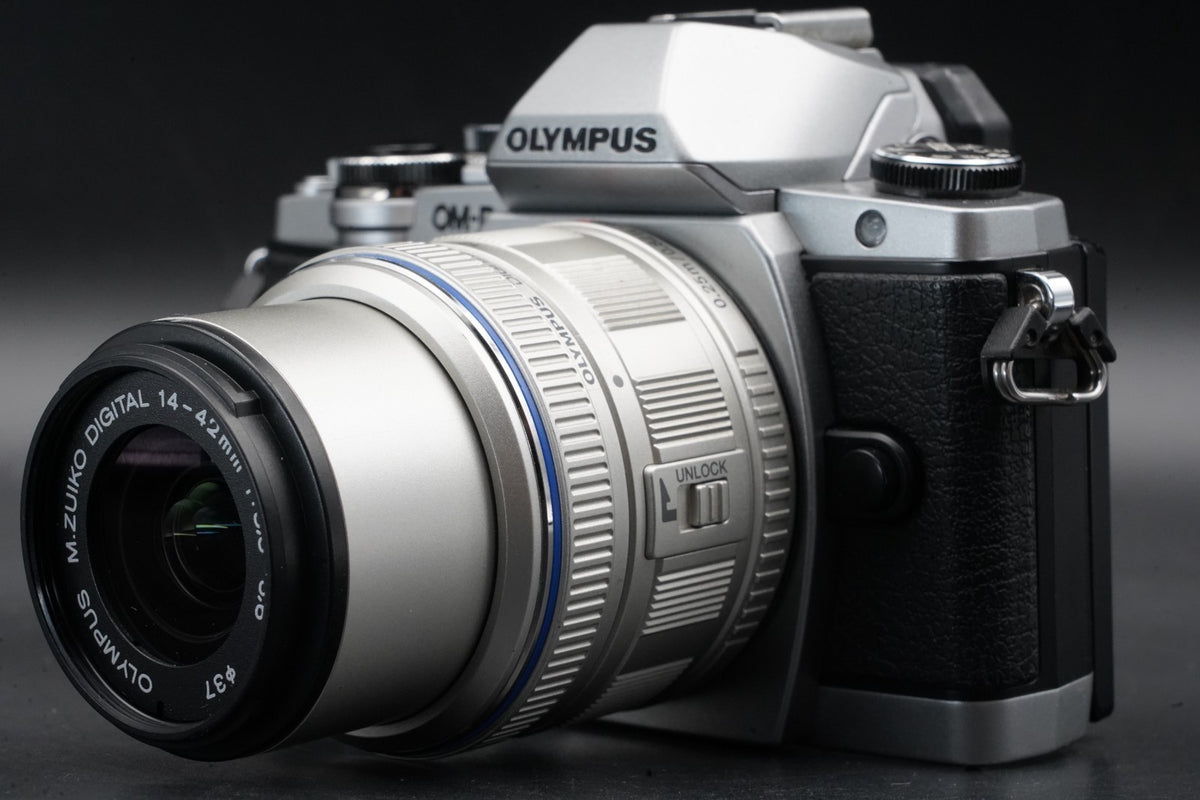 Olympus OM-D E-M10 16.1MP SLR Silver w/ 2 Lens -9702 cuts- US STOCK #11447