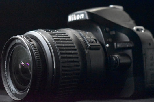 [US Duty Paid] Nikon D5200 DSLR Digitalkamera Body mit Objektiv schwarz 8314
