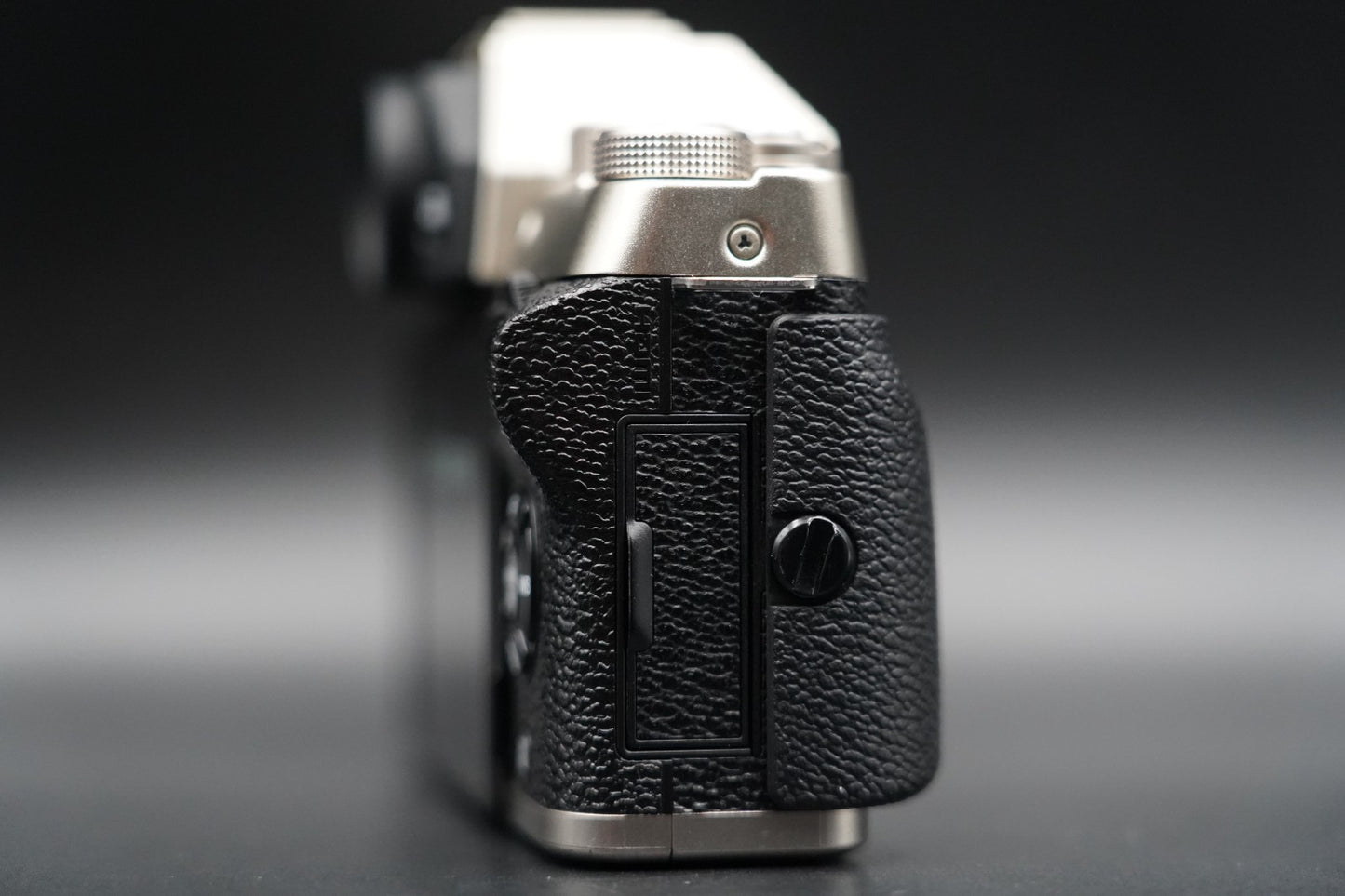 Fujifilm X-T100 Silver 24.2MP Mirrorless Digital Camera Body 10453