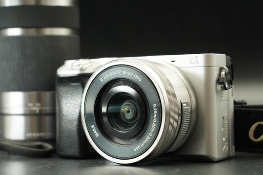 Sony A6400 Mirrorless Digital Camera with 2 Lenses Silver -595 cuts- #12173