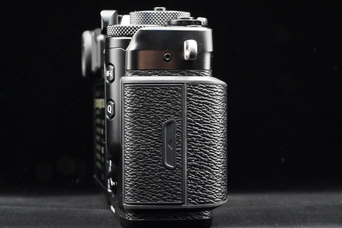 N Mint Fujifilm X-Pro2 24.3MP Mirrorless Digital Camera Body Black Shutter 9933