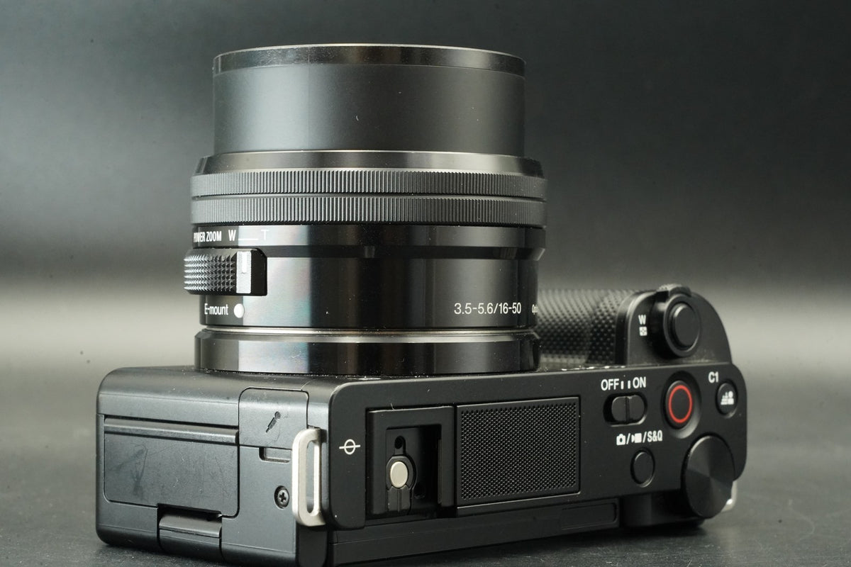 Sony Alpha ZV-E10 fotocamera mirrorless vlog con obiettivo nero #11948