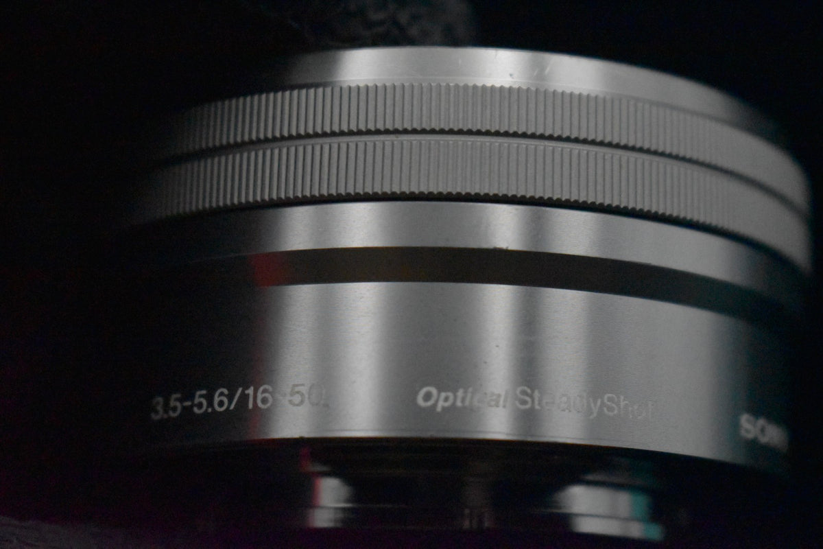 [US Duty Paid] Cámara digital sin espejo Sony Alpha a5100 con lente negra 9345