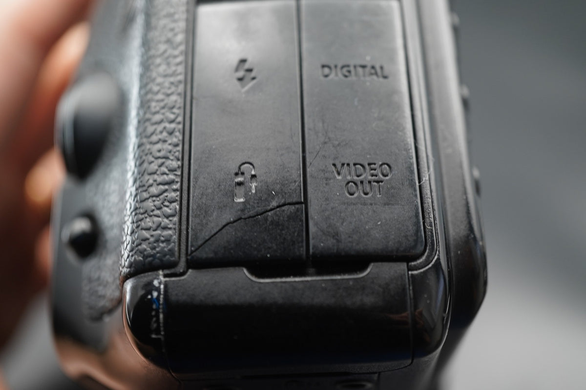 Canon EOS 5D Digital SLR Full Frame Camera Body Only US STOCK #11235