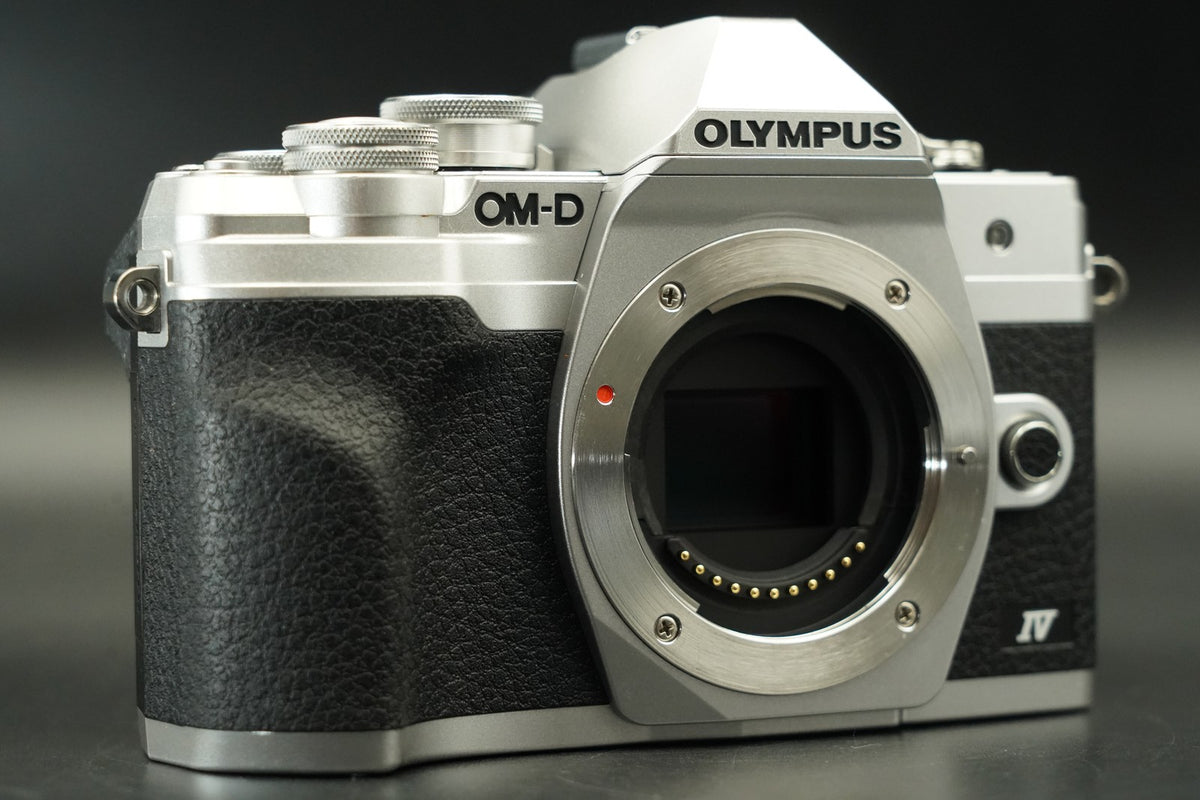 Olympus OM-D E-M10 Mark IV Silver Mirrorless Camera -10104 cut- US STOCK #12140