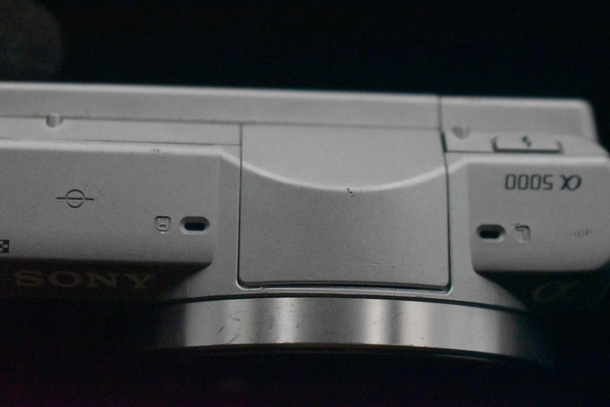 [US Duty Paid] Cámara digital sin espejo Sony Alpha a5000 con lente...