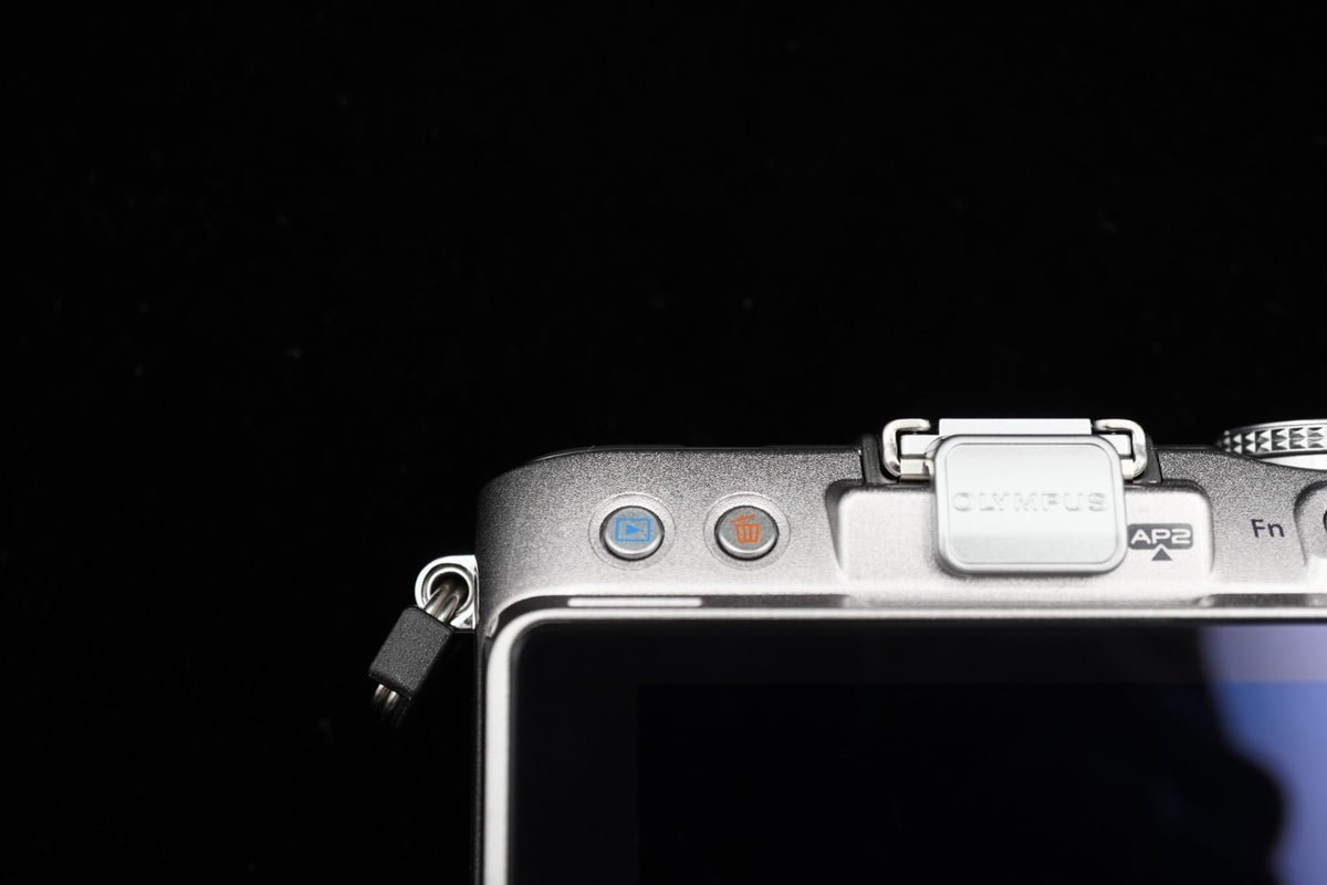Olympus PEN Lite E-PL3 Silver 12.3 MP Digital Camera Body US STOCK