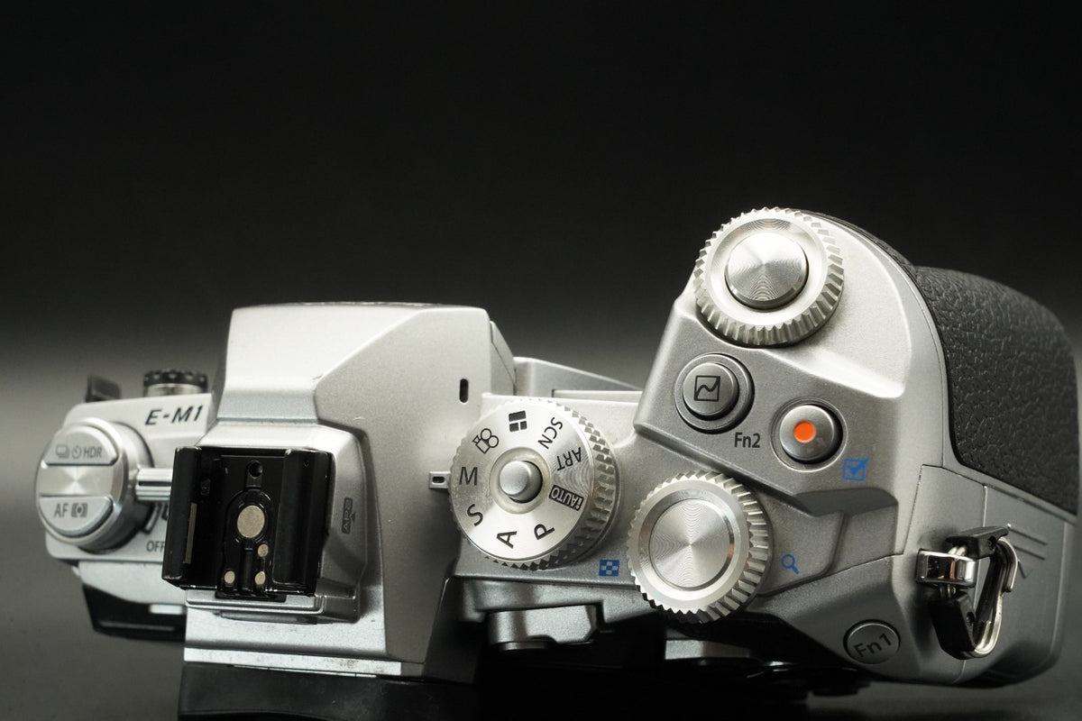 Olympus OM-D E-M1 Digital Camera Silver Body -8560 cuts- #11470