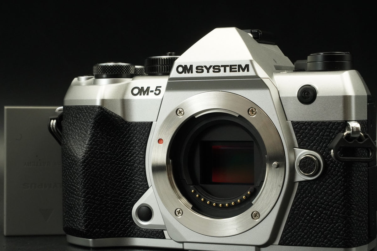 OM SYSTEM OM-5 Mirrorless Camera Silver JAPANESE ONLY -460 cut- #12388
