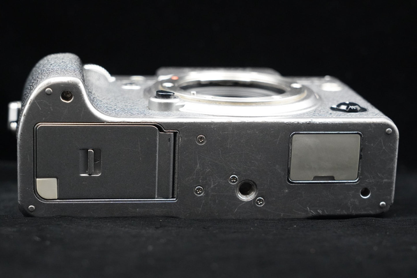 Fujifilm X-T4 26.1MP Mirrorless Digital Camera Body Silver US Duty Paid 9792