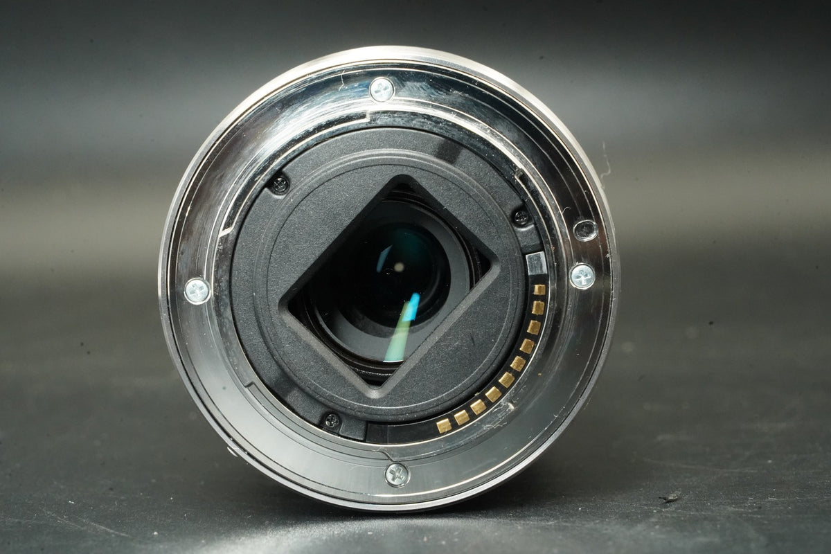 Sony a5000 Digital Camera Silver w/ 16-50 + 55-210mm -1277 cut US STOCK #12029