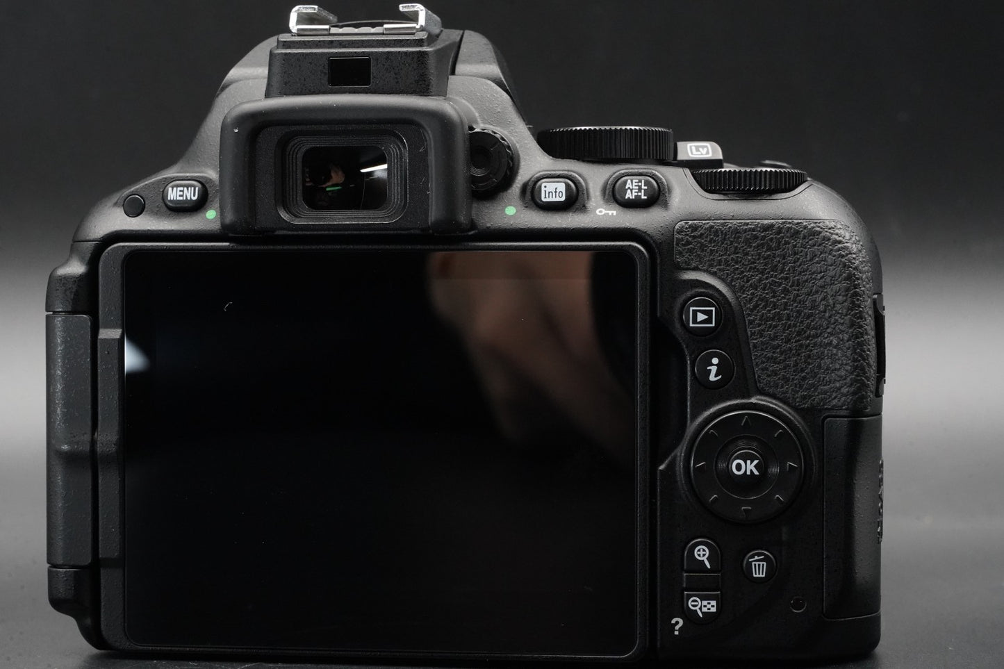 8652 cuts!! Nikon D5500 DSLR Digital Camera with AF-S Lens 10844
