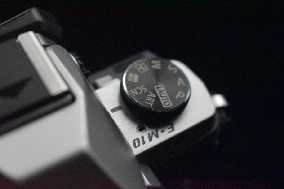 [US Duty Paid] Olympus OM-D E-M10 16.1MP Appareil Photo Reflex Numérique...