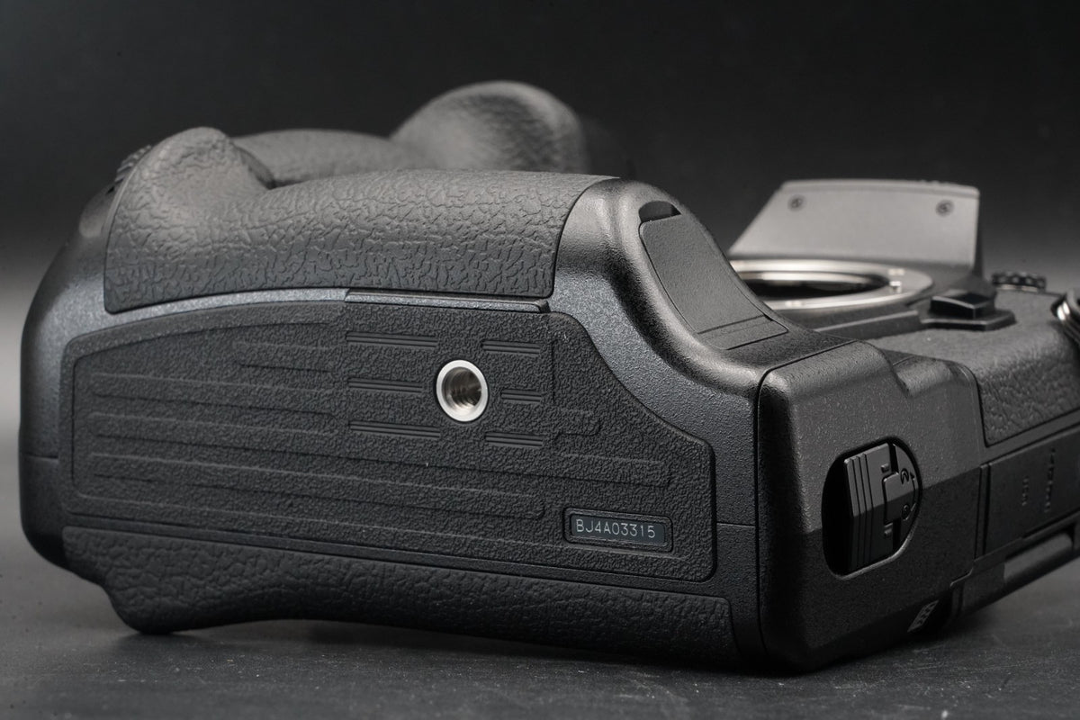 Olympus OM-D E-M1X 20.4MP Mirrorless Digital Camera body -1866 cuts- #11098