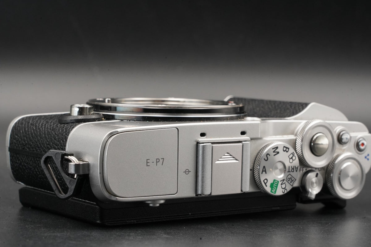 OLYMPUS PEN E-P7 Digital Camera Body Silver -8560 cuts- #11417