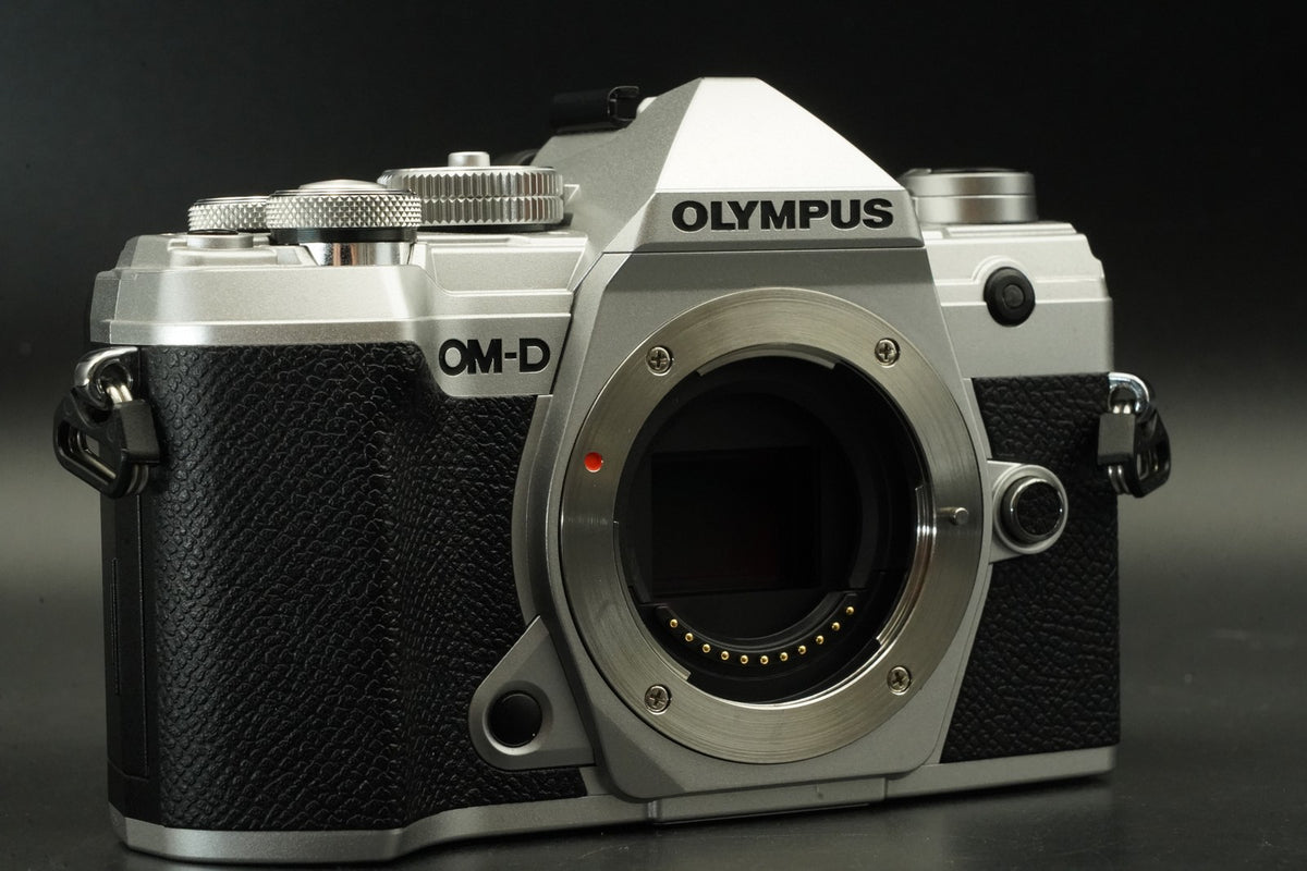 Olympus OM-D E-M5 Mark III 20.4MP Mirrorless Digital Camera -3379 cuts- #11670