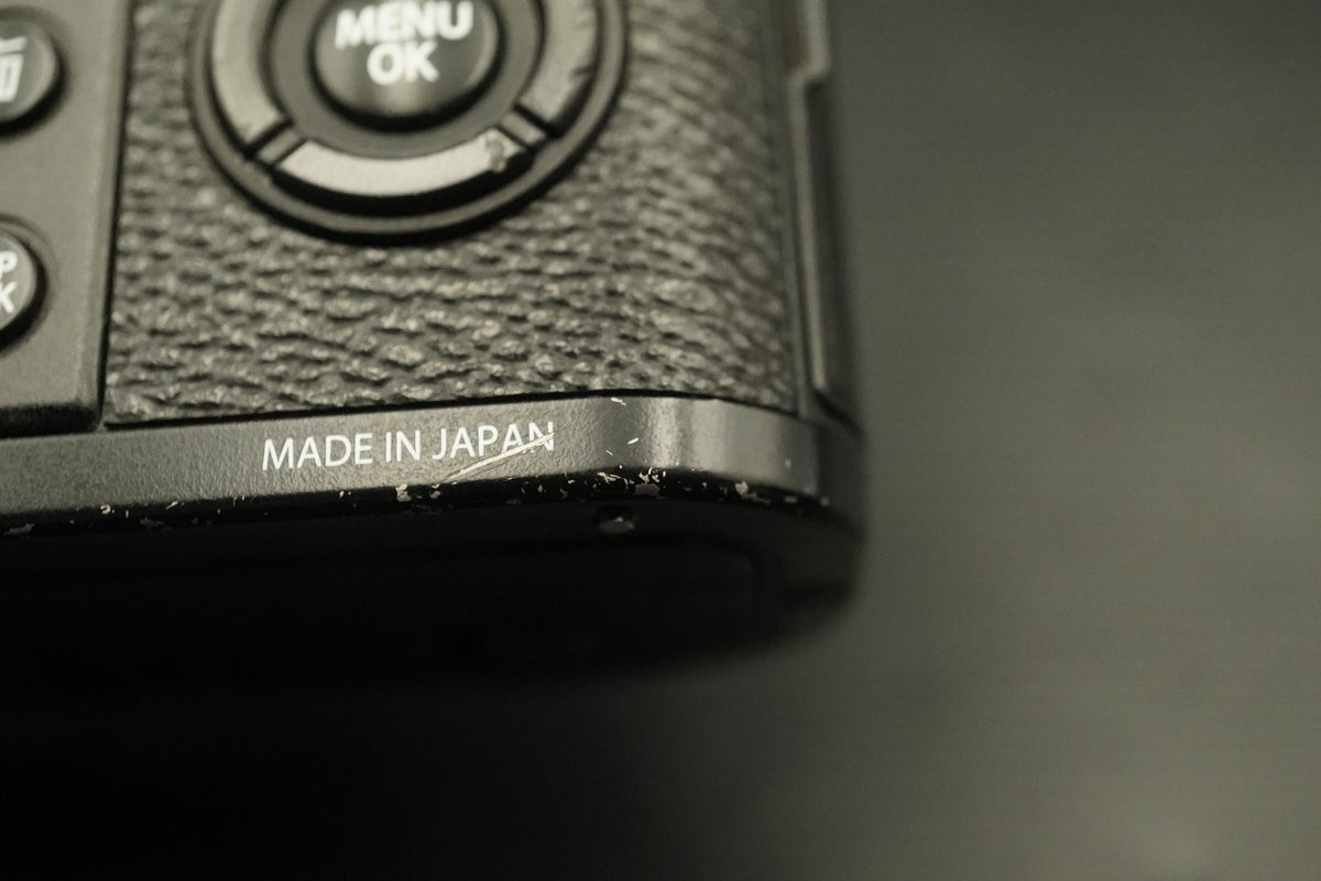 Fujifilm X100F 24.3MP Digital Camera Black -24400 cuts- US STOCK #12344