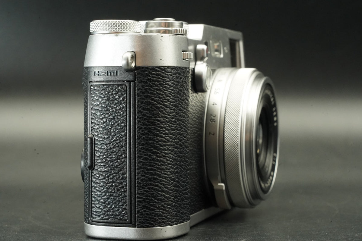 Fujifilm X100F 24.3MP Digital Camera Silver -22900 cuts- US STOCK #11971