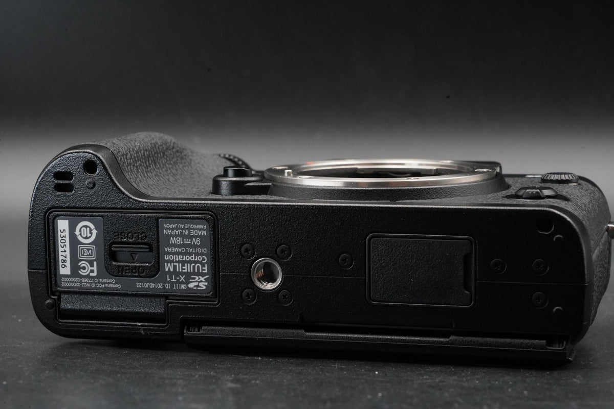 Fujifilm X-T1 Mirrorless Digital Camera 16.3MP Black -32 cuts- US STOCK #11240