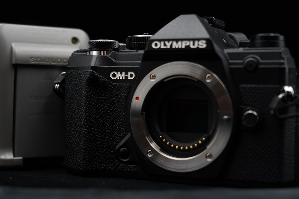 Olympus OM-D E-M5 Mark III 20.4MP Mirrorless Digital Camera US STOCK #10031