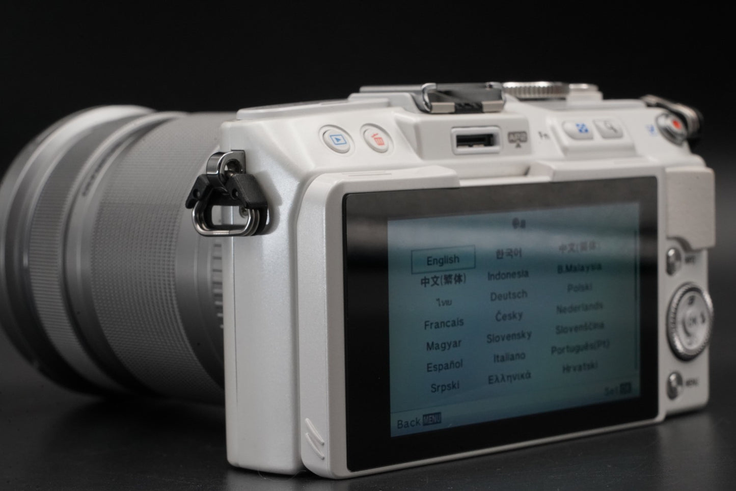 Olympus Pen Lite E-PL6 16.0MP Body White with Lens US Duty Paid 11346