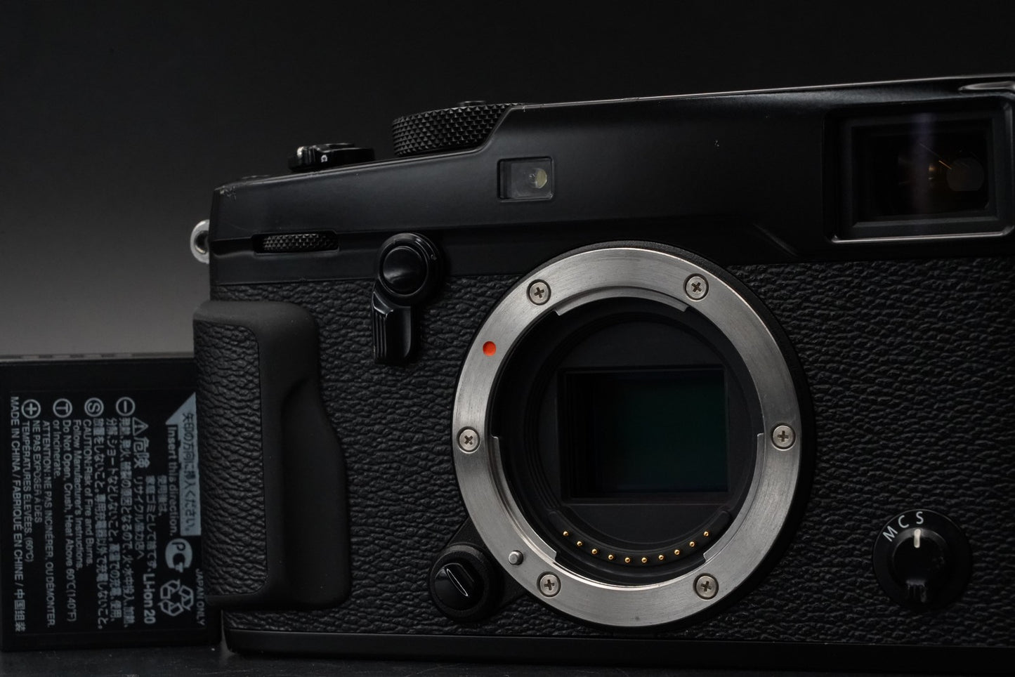 Only 1 cuts!! Fujifilm X-Pro2 24.3MP Mirrorless Digital Camera Black 11524