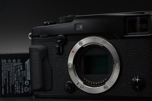Only 1 cuts!! Fujifilm X-Pro2 24.3MP Mirrorless Digital Camera Black 11524