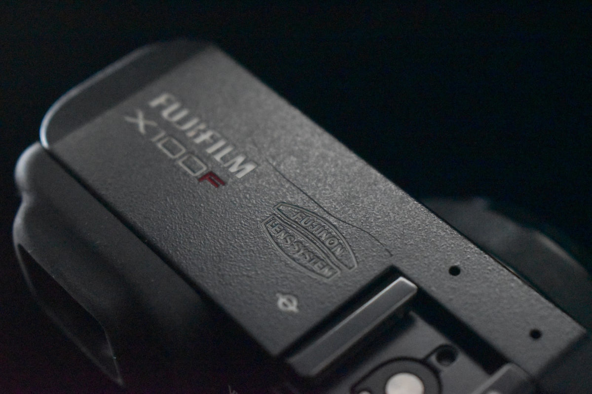 [US Duty Paid] Appareil photo numérique Fujifilm X100F 24,3 mégapixels noir...