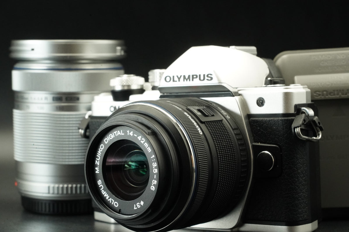 Olympus OM-D E-M10 Mark II Silver w/ 14-42mm + 40-150mm Lens -872 cut- #12315
