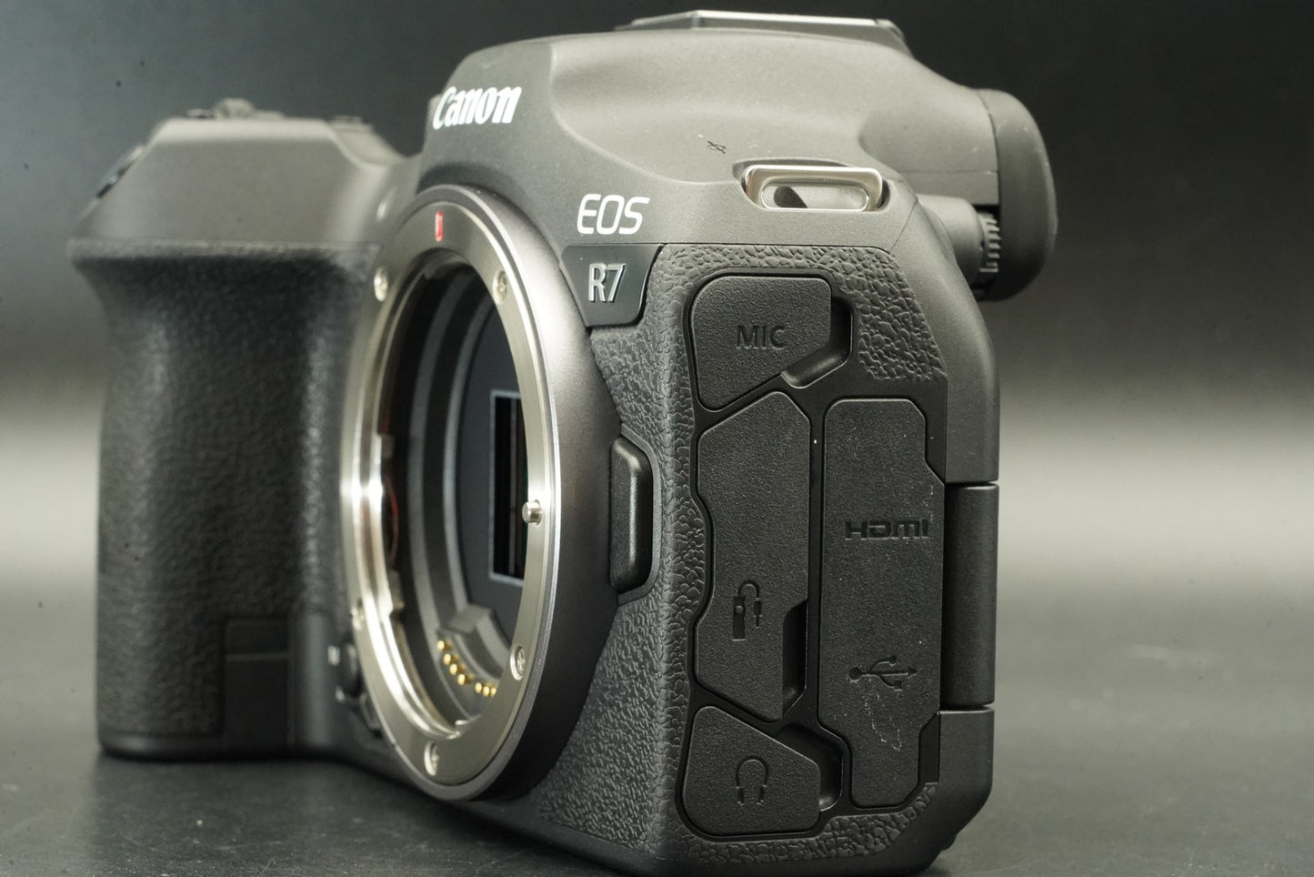 Only 12% cuts! Canon EOS R7 Mirrorless Digital Camera US DUTY PAID 11669