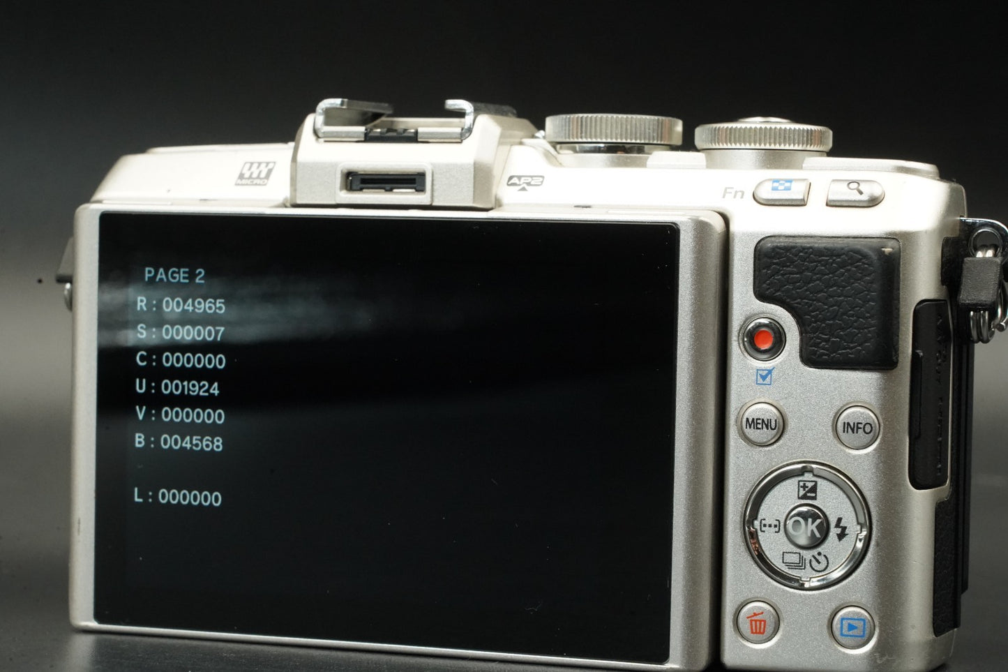 Olympus PEN E-PL7 Digital Camera Silver with 14-42mm + 40-150mm Lens  11571