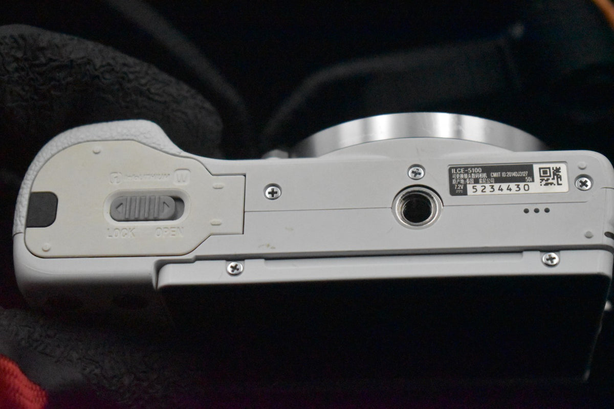 [US Duty Paid] Sony Alpha a5100 Spiegellose Digitalkamera Weiß 9307