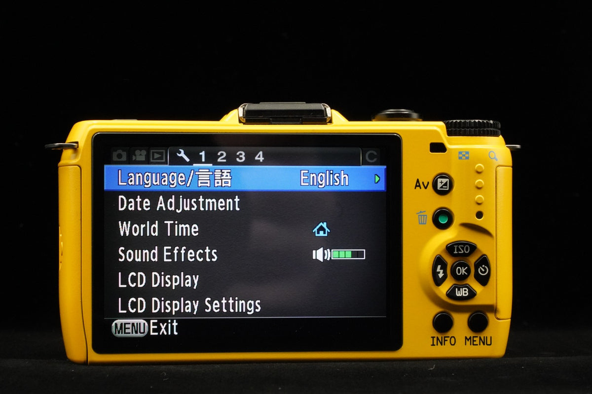 Pentax Q7 Yellow Digital Mirrorless camera with Lens US STOCK #10035