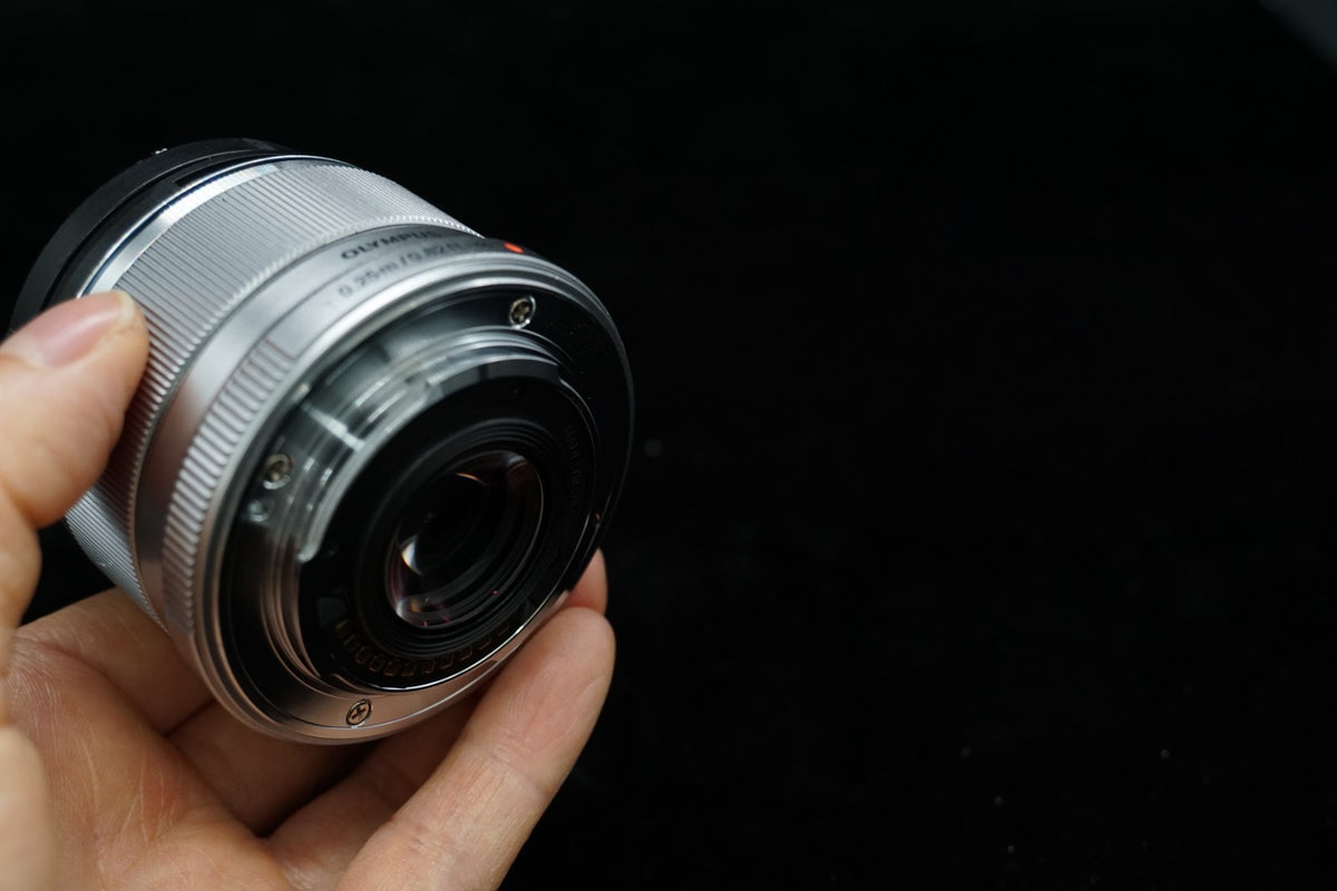 OLYMPUS M.ZUIKO 25mm F/1.8 Silver Lens Micro Four Thirds US STOCK #11367