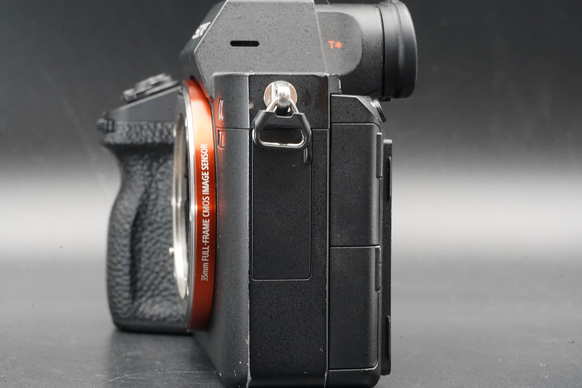 Sony A7R III ILCE-7RM3 Mirrorless digital camera English OK -32703 cuts- #11410