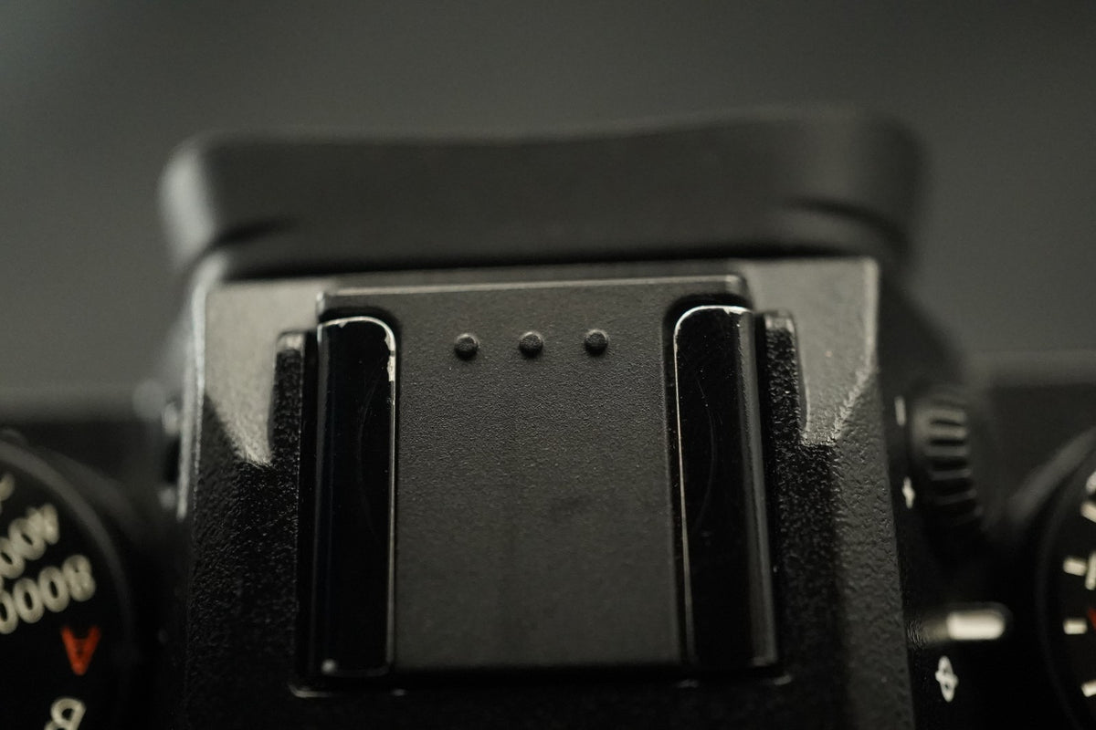 Fujifilm Fuji X-T2 Mirrorless Digital Camera -1 cut?- #12160