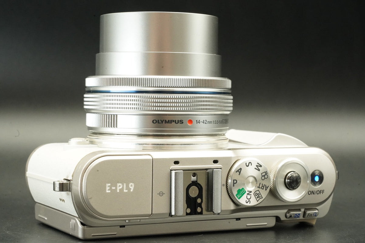 OLYMPUS PEN E-PL9 Digital Camera w/ 14-42mm EZ Lens White -10767 cuts- #12369