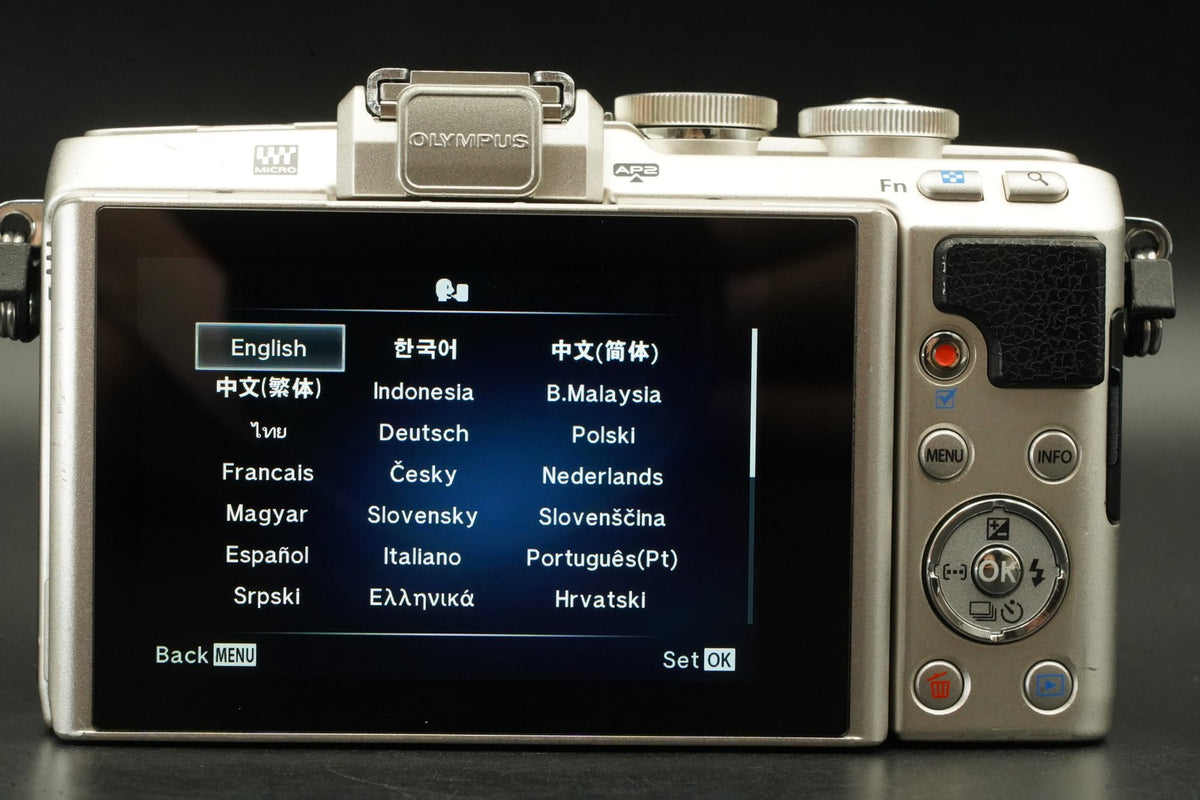 Olympus PEN E-PL7 Digital Camera Silver with 14-42mm Lens -4256 cut- #12389