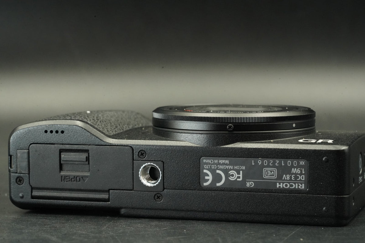 RICOH GR 16.2MP Digital Compact Camera Black -1431 cuts- #12476