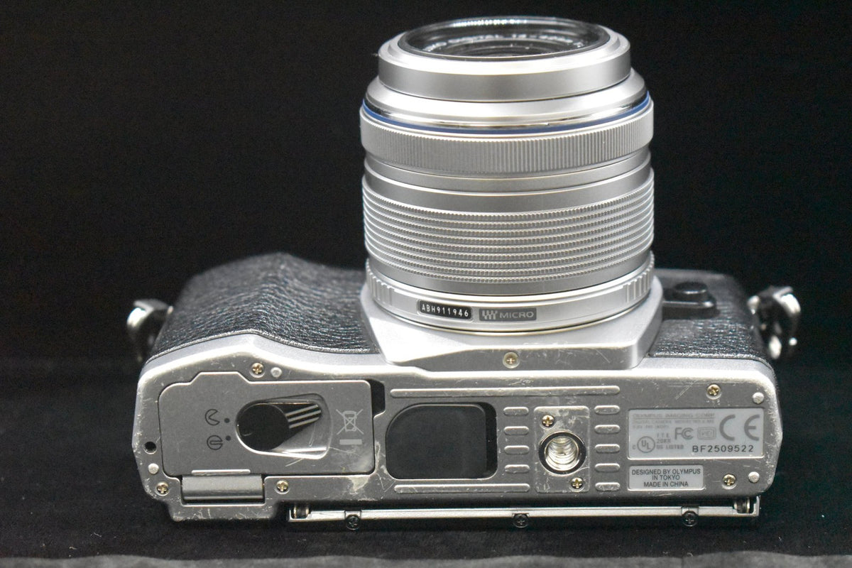 Olympus OMD E-M5 Mirrorless Digital Camera with Lens Silver US STOCK #10070