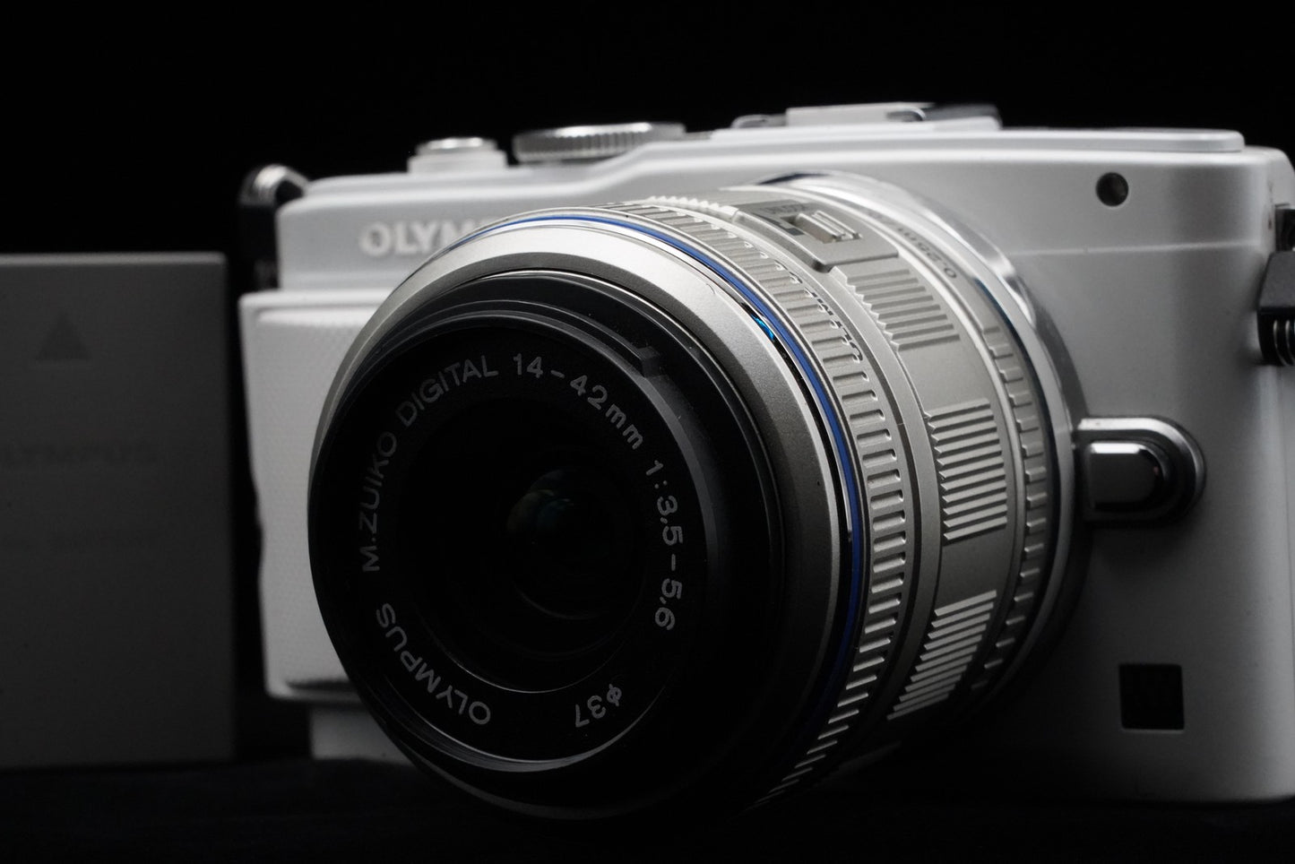 Olympus Pen Lite E-PL6 16.0MP Body White with Lens US Duty Paid 10225
