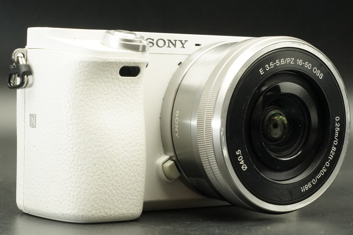 Sony a6000 Digital Camera White w/ 16-50 + 55-210mm -14850 cut US STOCK #12011